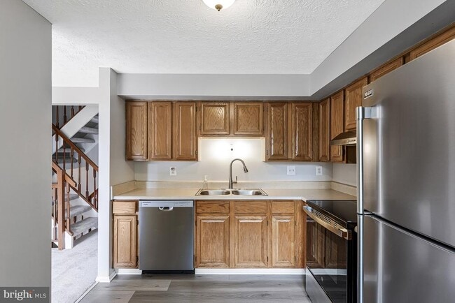 Foto del edificio - 8025 Tyson Oaks Cir