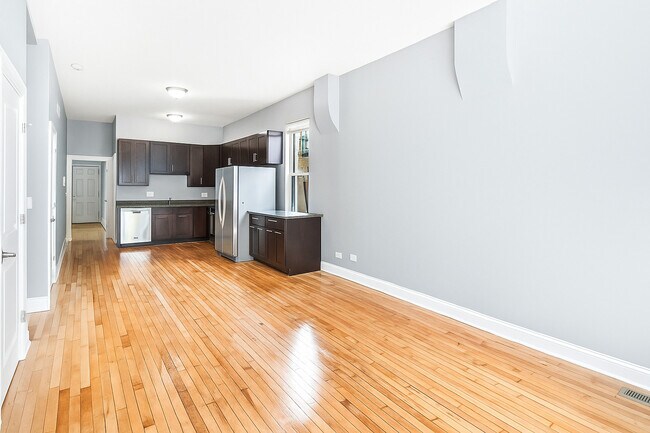 Foto del edificio - 2144 W Potomac Ave