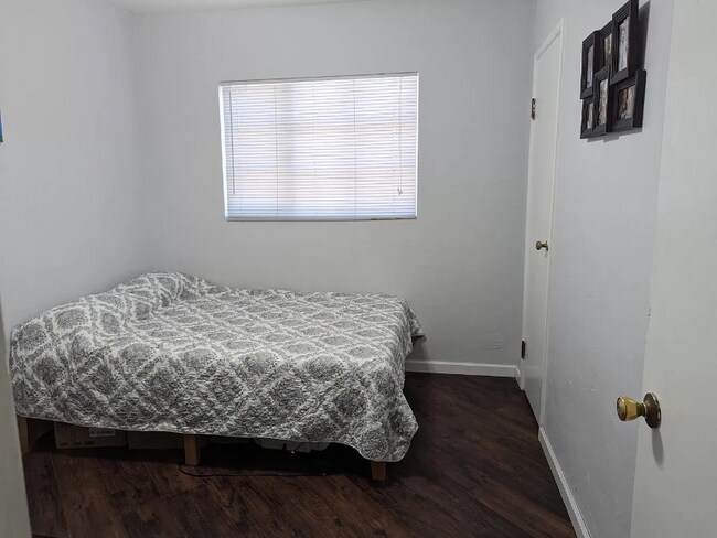 Foto del edificio - 1634 E 12th St