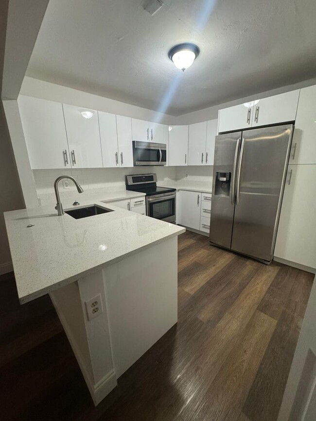 Building Photo - Spacious 2-Bedroom, 2-Bath Townhouse with ...