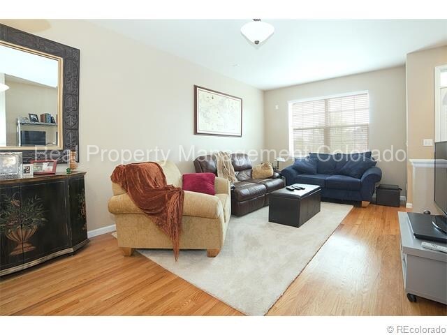 Building Photo - 755 Roslyn St