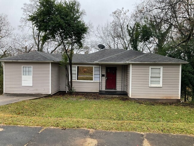 Building Photo - MOVE IN SPECIAL!!