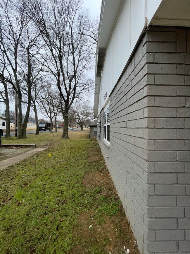 Foto del edificio - 1222 W Brooks St