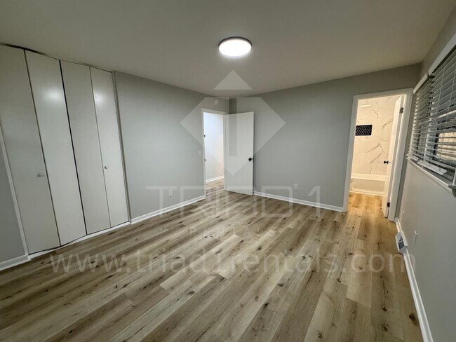 Foto del edificio - 2205 Hathaway Dr