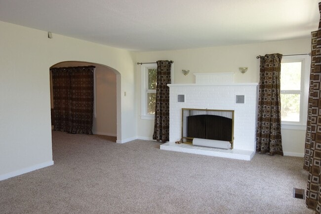 Foto del edificio - ? Charming Country Home Available November! ?