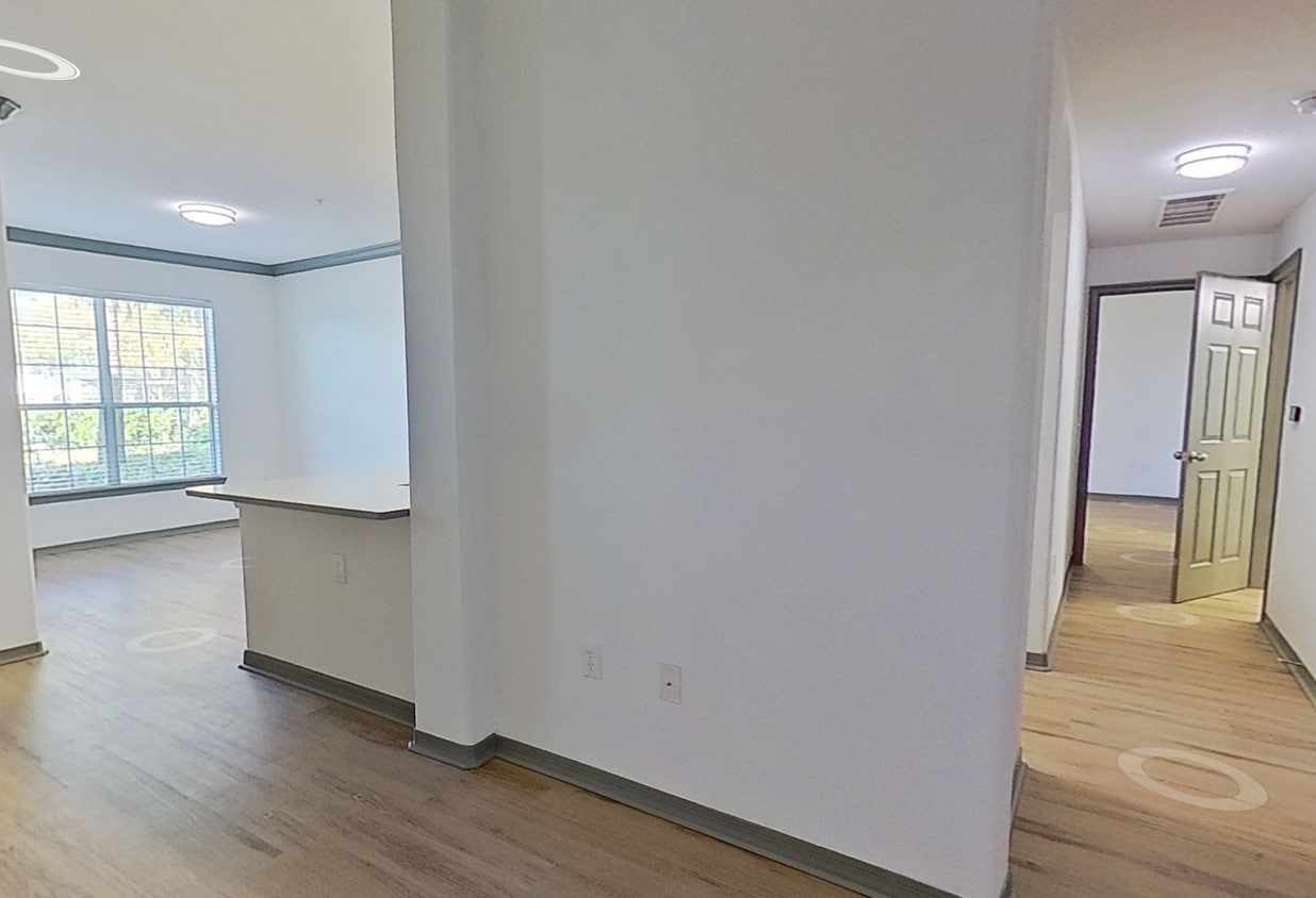 Photo - Cortland Lakecrest Apartments