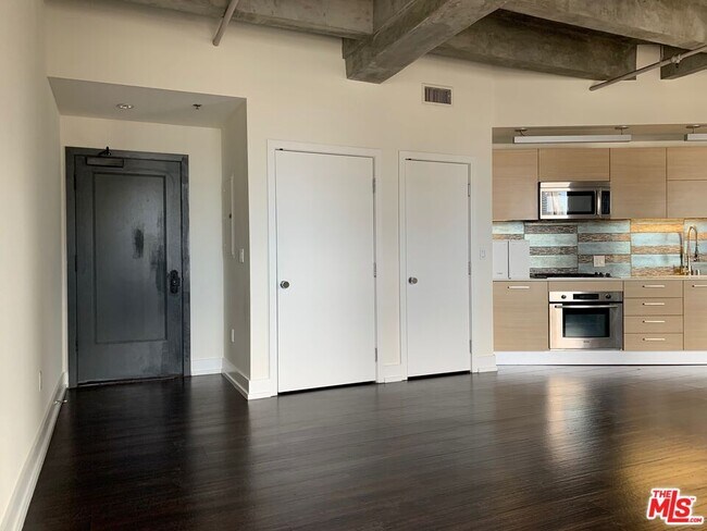 Foto del edificio - 727 W 7th St