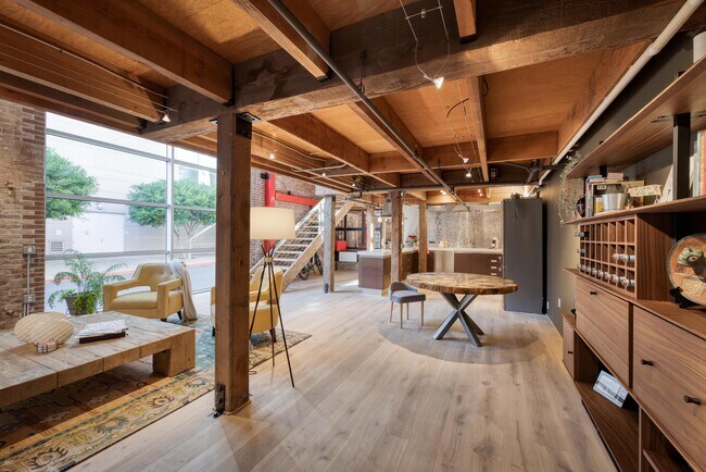 Building Photo - 650 Delancey St