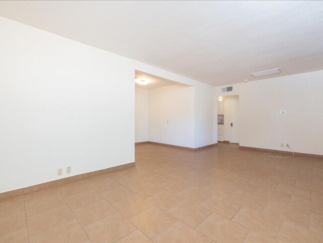 Building Photo - 2 Bedroom 1 Bathroom
