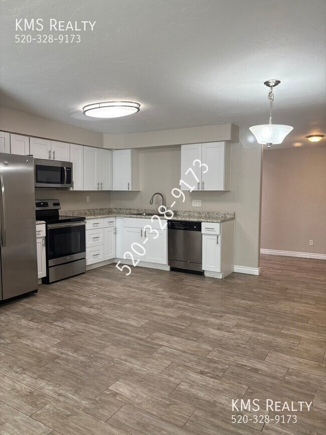 Building Photo - 6745 E Hawk Dr