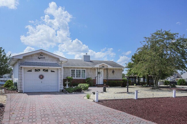 Building Photo - 118 Royal Dr
