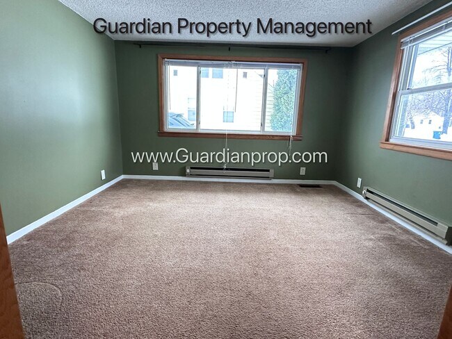 Foto del edificio - Richfield Single Family Home, Fenced Yard, 2 Car Garage, Dishwasher