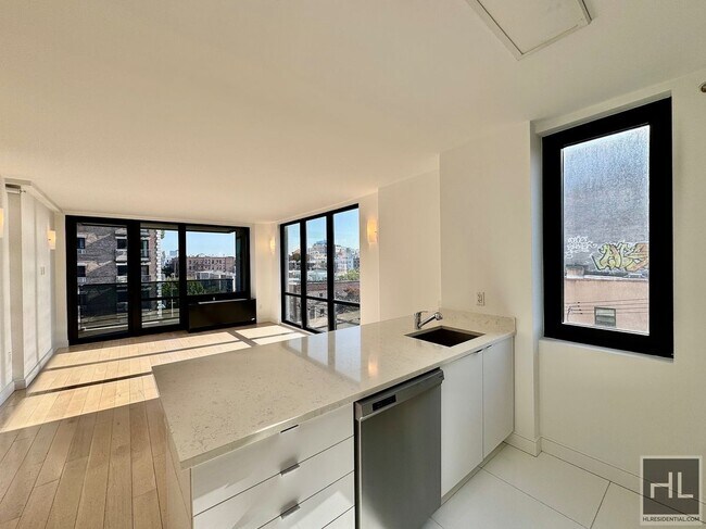 Building Photo - Stunning rent stabilized 1 bedroom with private balcony, onsite laundry, gym & roof deck