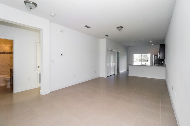 Building Photo - 532 Imperial Place