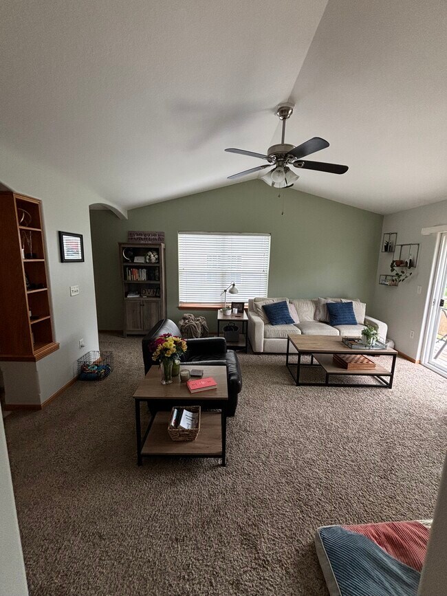 Foto del edificio - 1552 Deerfield Dr