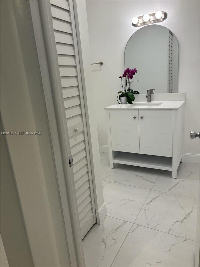 Foto del edificio - 7160 NW 179th St