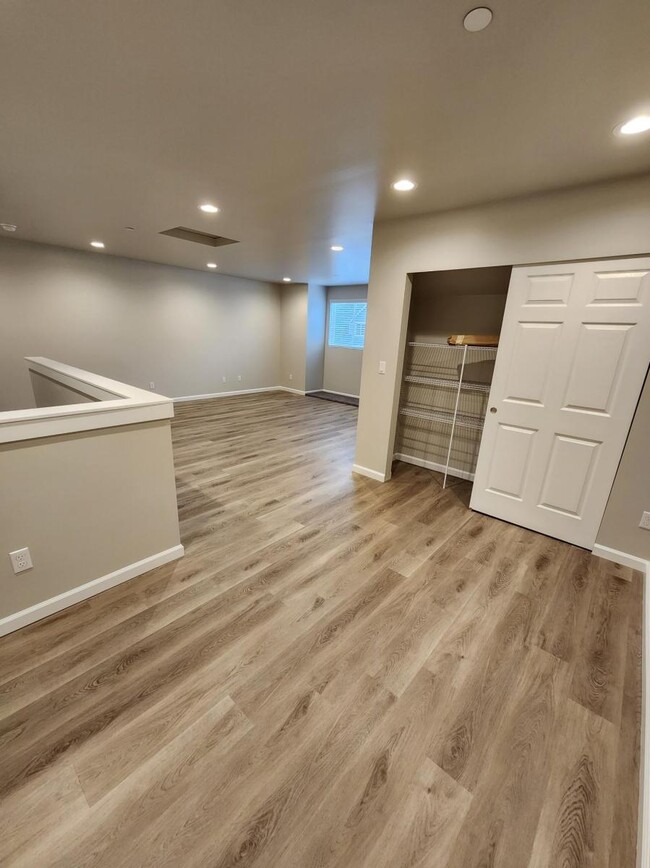 Foto del edificio - Beautiful 4 Bed Townhouse in Puyallup, WA ...