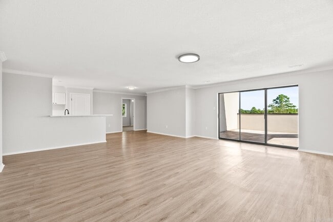 Building Photo - 600 Pine Forest Dr