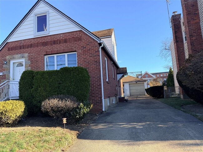 Building Photo - 142 Kamda Blvd