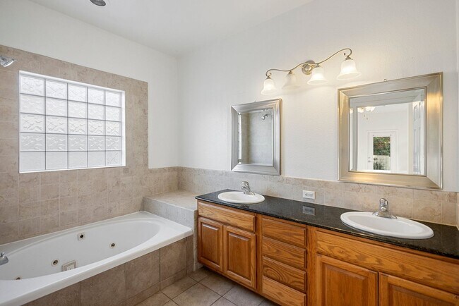 Foto del edificio - New Rental!!