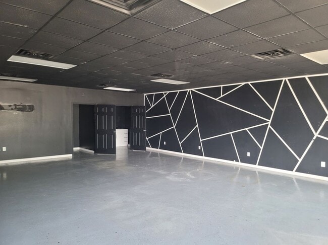 Foto del edificio - 8700 Colonel Glenn Rd