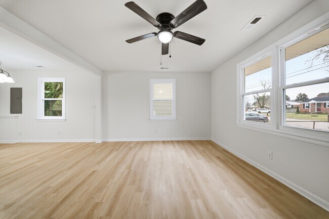 Foto del edificio - 3021 Menands Dr