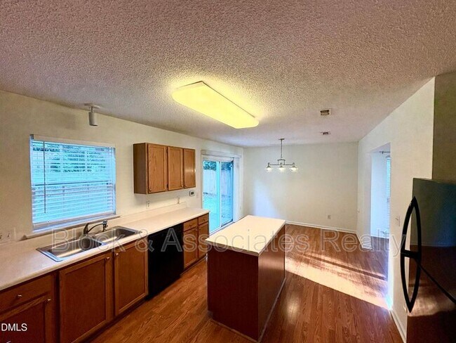 Foto del edificio - 5100 Cardinal Grove Blvd