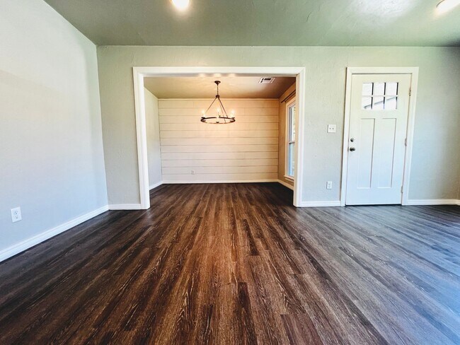 Building Photo - Cute 2BD 1BA Home in NW OKC!!