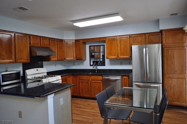 Building Photo - 1208 Timberbrooke Dr