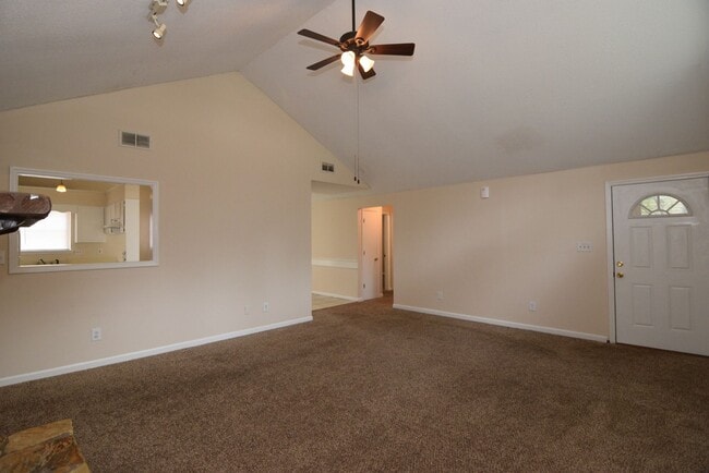 Building Photo - 3 bed/2 bath in Lakeside School District, with rear deck!