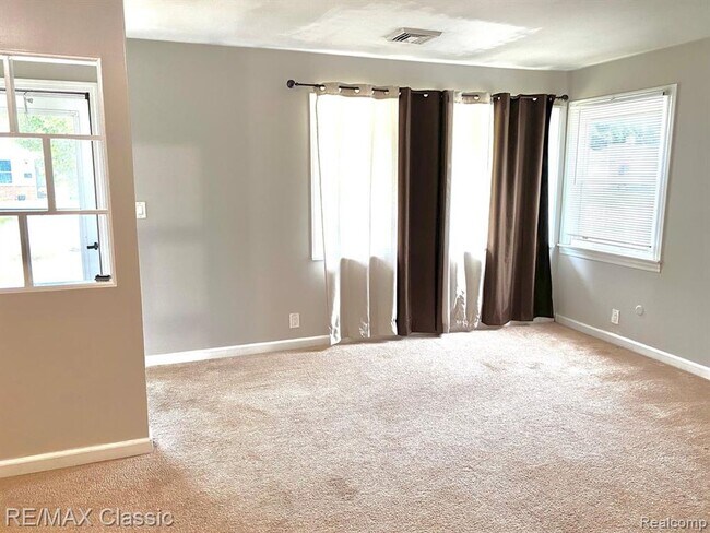 Building Photo - 22011 Blackstone St