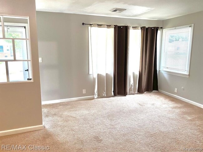 Foto del edificio - 22011 Blackstone St