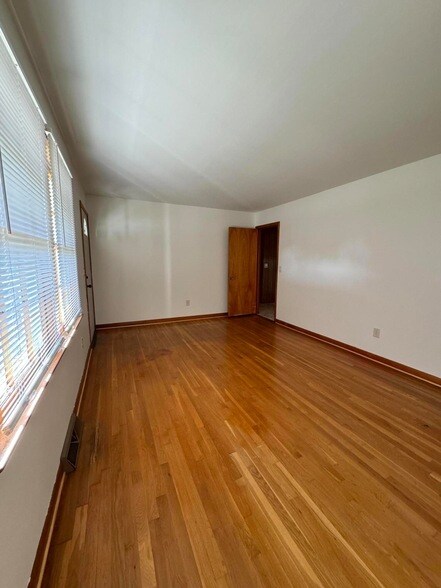 Foto del edificio - 4220 Oakridge Dr
