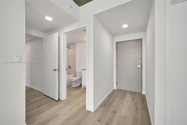 Foto del edificio - 475 NE 125th St