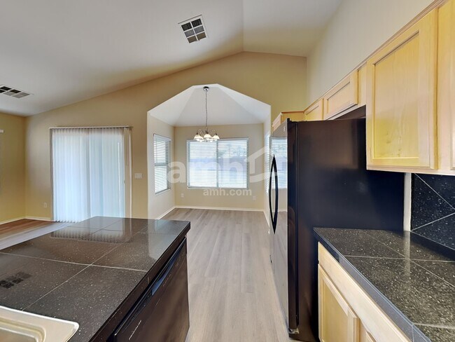 Foto del edificio - 2057 S 155th Dr