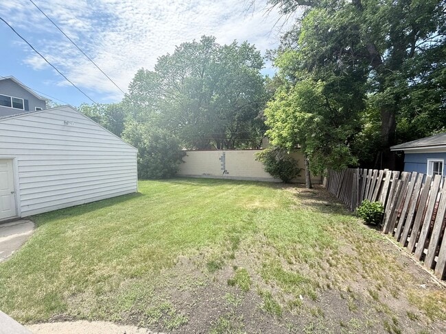 Building Photo - Spacious 5 Bedroom Home Across from Concordia Football Field