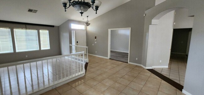 Building Photo - Well Maintained Single Story Pool Home in a great location!