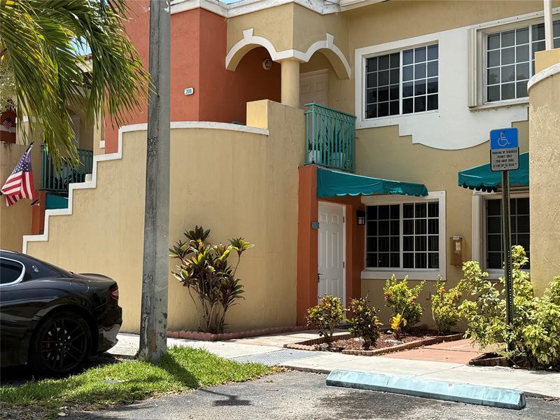 Foto principal - 7015 NW 173rd Dr