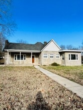 Building Photo - 415 E Cedar St