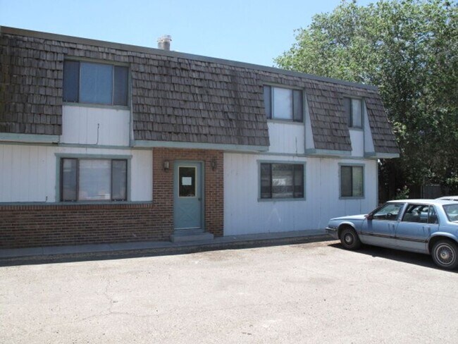 Building Photo - 455 Topaz Dr
