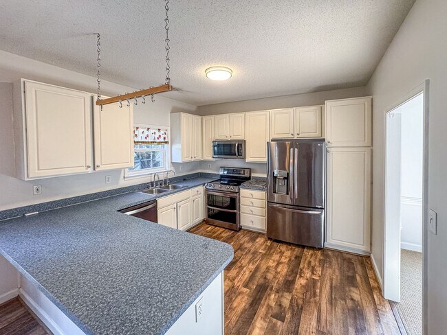 Foto del edificio - Welcome to this beautiful home located in ...