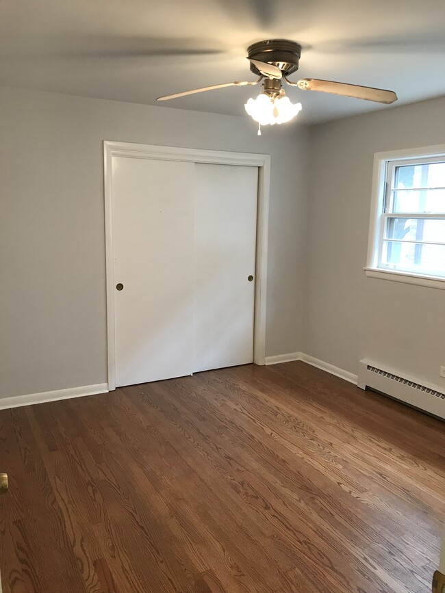 Building Photo - 8022 Oriole Ave