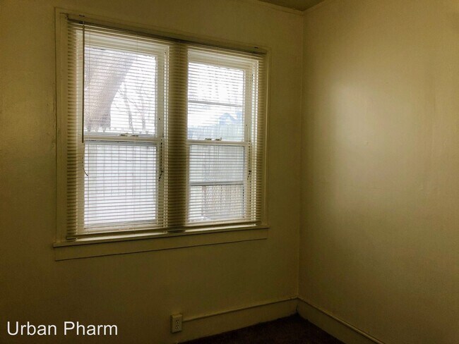 Building Photo - 852 11th St NW