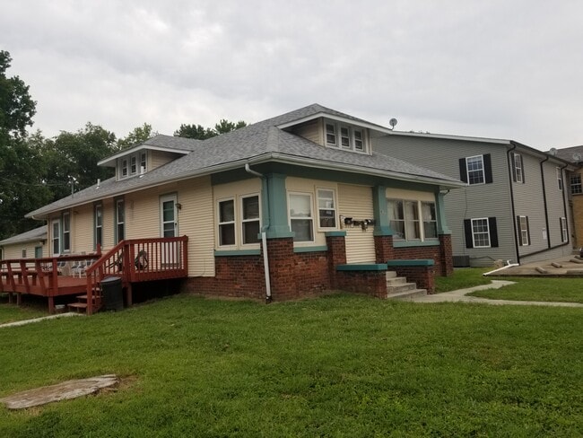 Building Photo - 417 Saint Louis Rd
