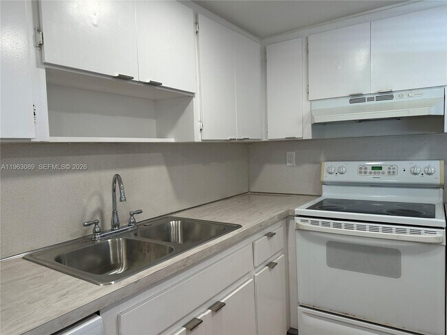 Foto del edificio - 706 NW 87th Ave