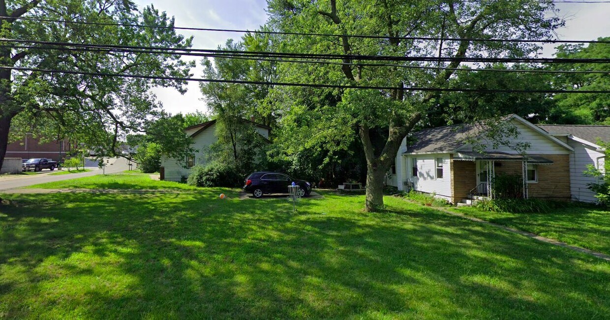 2873 Beland Ave, Keego Harbor, MI 48320 Townhome Rentals in Keego Harbor MI