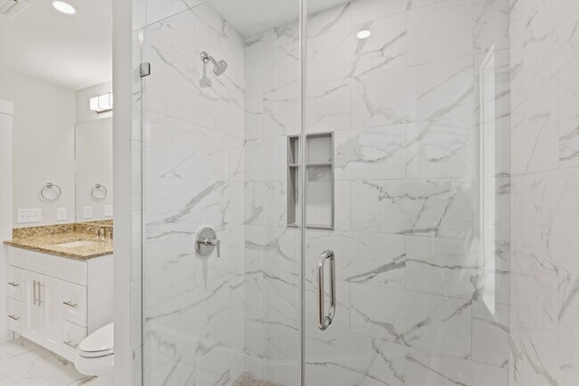 Building Photo - 54 Balmoral St