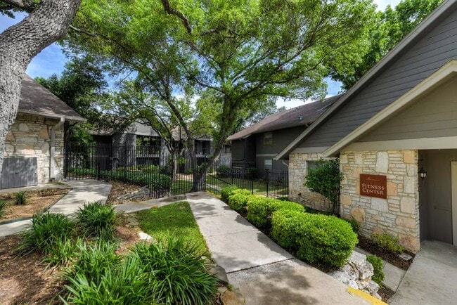 Building Photo - Distinction Apartment Homes