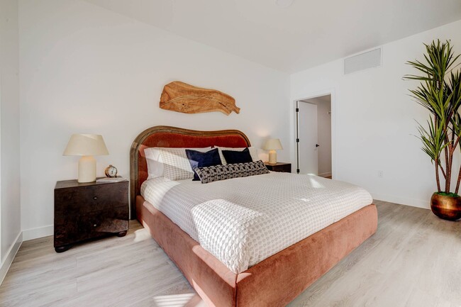 Building Photo - Journeyman