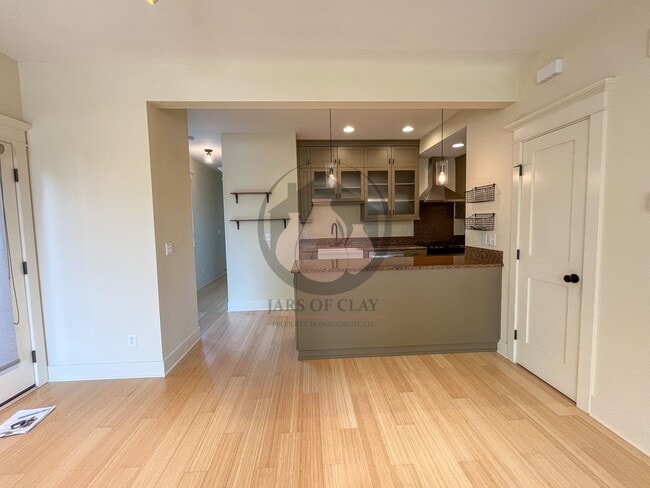 Building Photo - Gorgeous Monmouth Townhome
